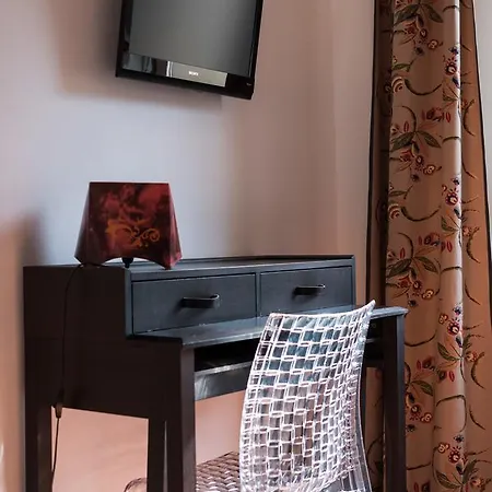 尤卡斯特鲁宾馆 *